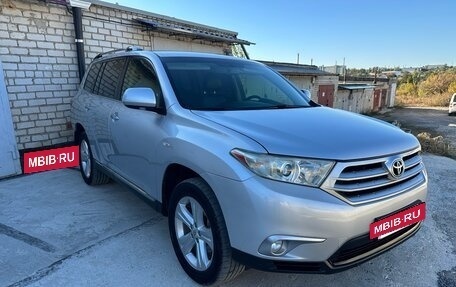 Toyota Highlander III, 2011 год, 1 780 000 рублей, 2 фотография