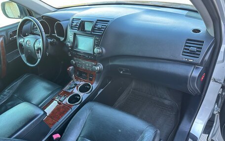Toyota Highlander III, 2011 год, 1 780 000 рублей, 16 фотография