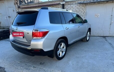Toyota Highlander III, 2011 год, 1 780 000 рублей, 24 фотография