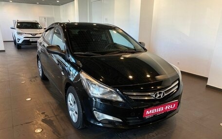 Hyundai Solaris II рестайлинг, 2015 год, 1 030 000 рублей, 1 фотография