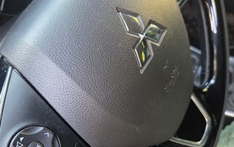Mitsubishi Outlander III рестайлинг 3, 2021 год, 2 700 000 рублей, 10 фотография