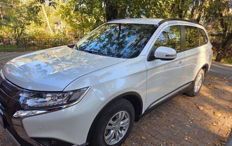 Mitsubishi Outlander III рестайлинг 3, 2021 год, 2 700 000 рублей, 6 фотография