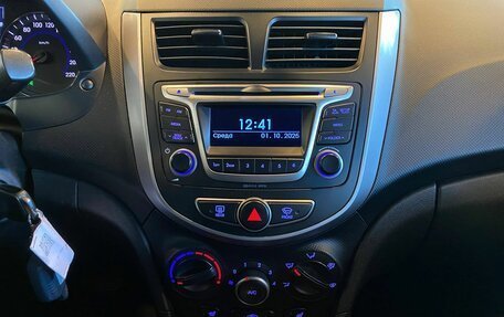 Hyundai Solaris II рестайлинг, 2015 год, 1 030 000 рублей, 13 фотография
