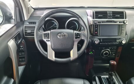 Toyota Land Cruiser Prado 150 рестайлинг 2, 2014 год, 3 490 000 рублей, 14 фотография