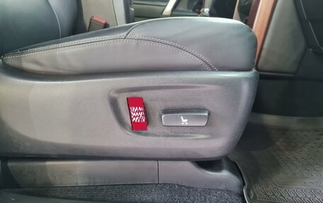 Toyota Land Cruiser Prado 150 рестайлинг 2, 2014 год, 3 490 000 рублей, 28 фотография