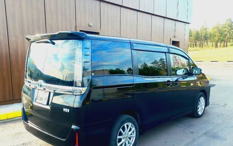 Toyota Voxy III, 2014 год, 1 898 000 рублей, 5 фотография