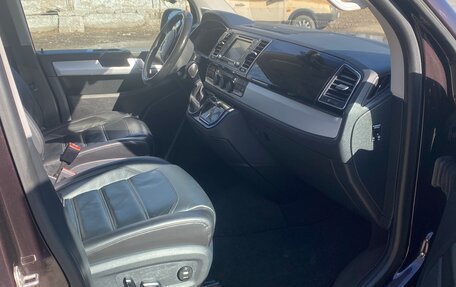 Volkswagen Multivan T6 рестайлинг, 2017 год, 4 450 000 рублей, 8 фотография