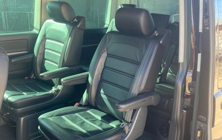 Volkswagen Multivan T6 рестайлинг, 2017 год, 4 450 000 рублей, 10 фотография