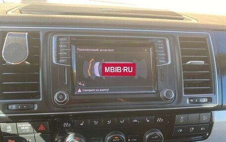 Volkswagen Multivan T6 рестайлинг, 2017 год, 4 450 000 рублей, 23 фотография