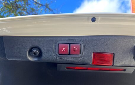 Mercedes-Benz E-Класс, 2020 год, 4 500 000 рублей, 18 фотография