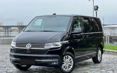 Volkswagen Multivan T6 рестайлинг, 2022 год, 4 400 000 рублей, 1 фотография
