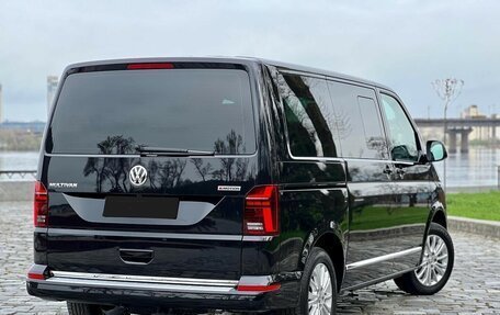 Volkswagen Multivan T6 рестайлинг, 2022 год, 4 400 000 рублей, 3 фотография