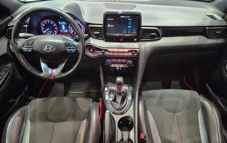 Hyundai Veloster II, 2018 год, 1 690 000 рублей, 26 фотография