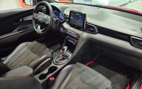 Hyundai Veloster II, 2018 год, 1 690 000 рублей, 27 фотография
