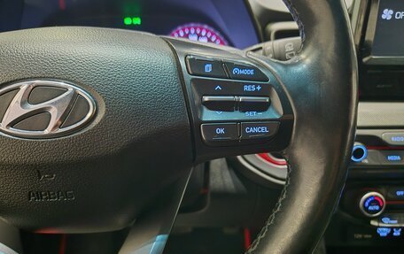 Hyundai Veloster II, 2018 год, 1 690 000 рублей, 39 фотография