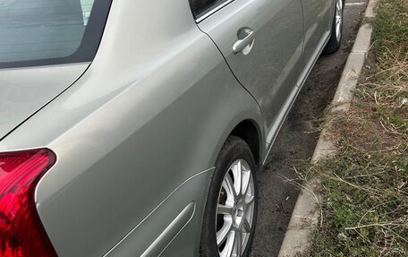 Toyota Avensis III рестайлинг, 2006 год, 1 000 000 рублей, 4 фотография