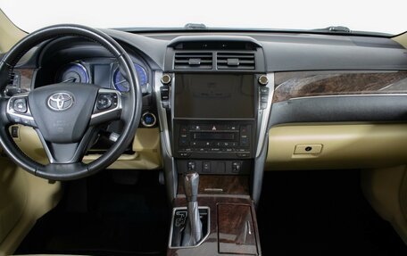 Toyota Camry, 2017 год, 1 780 000 рублей, 11 фотография