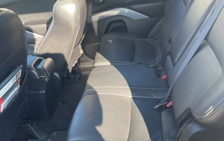 Mitsubishi Outlander III рестайлинг 3, 2010 год, 899 000 рублей, 11 фотография