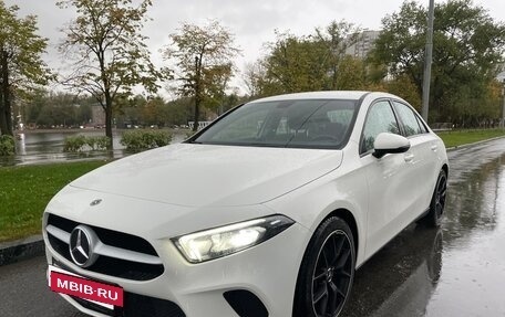 Mercedes-Benz A-Класс, 2019 год, 3 000 000 рублей, 2 фотография