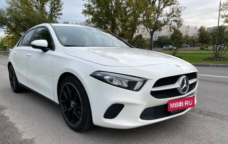 Mercedes-Benz A-Класс, 2019 год, 3 000 000 рублей, 20 фотография