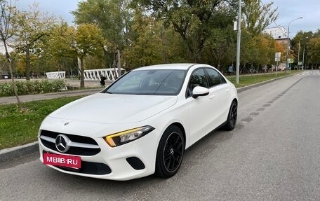 Mercedes-Benz A-Класс, 2019 год, 3 000 000 рублей, 28 фотография