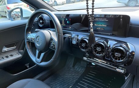 Mercedes-Benz A-Класс, 2019 год, 3 000 000 рублей, 37 фотография