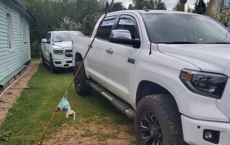 Toyota Tundra II, 2013 год, 5 900 000 рублей, 13 фотография