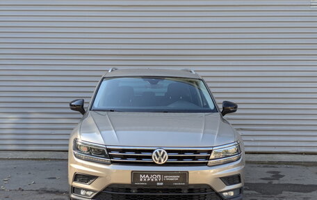 Volkswagen Tiguan II, 2019 год, 2 350 000 рублей, 2 фотография