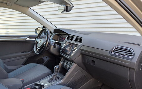 Volkswagen Tiguan II, 2019 год, 2 350 000 рублей, 10 фотография