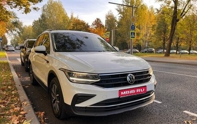 Volkswagen Tiguan II, 2021 год, 2 490 000 рублей, 1 фотография