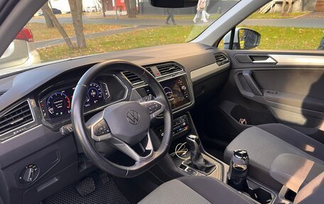 Volkswagen Tiguan II, 2021 год, 2 490 000 рублей, 14 фотография