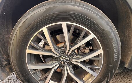 Volkswagen Tiguan II, 2021 год, 2 490 000 рублей, 13 фотография