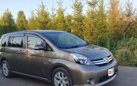 Toyota ISis I, 2011 год, 1 350 000 рублей, 3 фотография