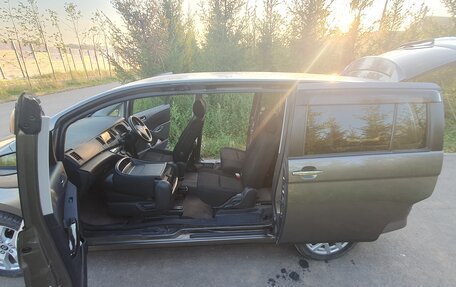 Toyota ISis I, 2011 год, 1 350 000 рублей, 10 фотография