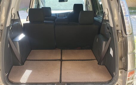 Toyota ISis I, 2011 год, 1 350 000 рублей, 8 фотография