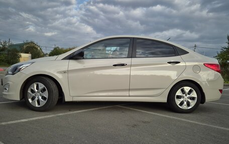 Hyundai Solaris II рестайлинг, 2015 год, 1 040 000 рублей, 3 фотография