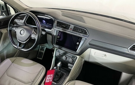 Volkswagen Tiguan II, 2018 год, 2 547 000 рублей, 9 фотография