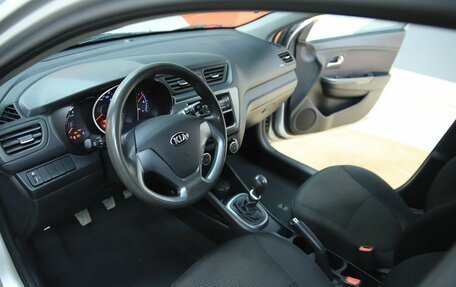 KIA Rio III рестайлинг, 2015 год, 920 000 рублей, 10 фотография