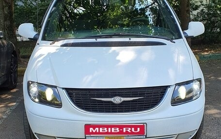 Chrysler Town & Country IV, 2001 год, 540 000 рублей, 1 фотография