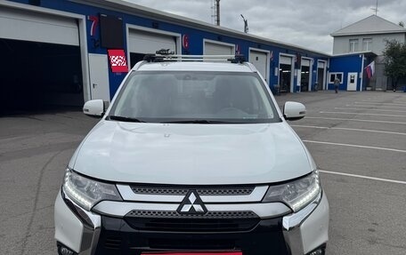 Mitsubishi Outlander III рестайлинг 3, 2019 год, 1 899 000 рублей, 1 фотография