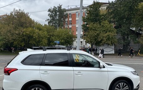 Mitsubishi Outlander III рестайлинг 3, 2019 год, 1 899 000 рублей, 4 фотография