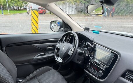 Mitsubishi Outlander III рестайлинг 3, 2019 год, 1 899 000 рублей, 8 фотография