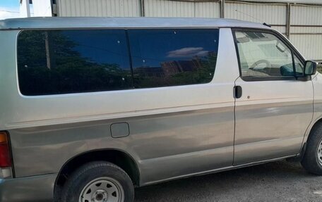 Mazda Bongo Friendee i рестайлинг, 2001 год, 550 000 рублей, 3 фотография