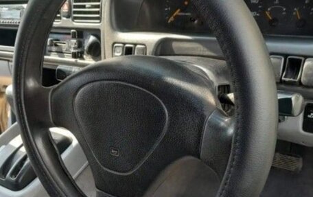 Mazda Bongo Friendee i рестайлинг, 2001 год, 550 000 рублей, 8 фотография
