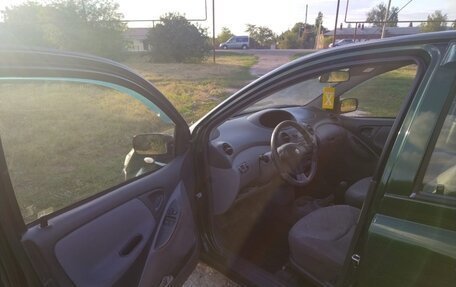 Toyota Yaris I рестайлинг, 2000 год, 320 000 рублей, 6 фотография