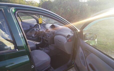 Toyota Yaris I рестайлинг, 2000 год, 320 000 рублей, 8 фотография