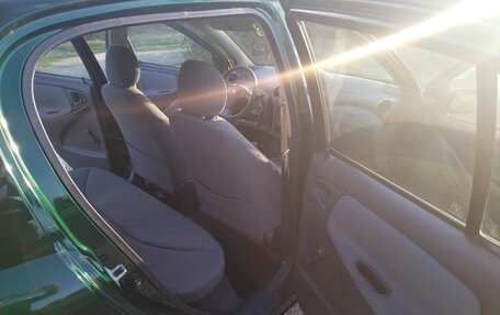 Toyota Yaris I рестайлинг, 2000 год, 320 000 рублей, 11 фотография