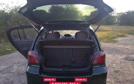 Toyota Yaris I рестайлинг, 2000 год, 320 000 рублей, 9 фотография