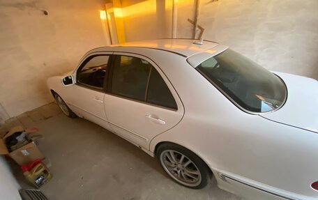 Mercedes-Benz E-Класс, 1999 год, 350 000 рублей, 2 фотография