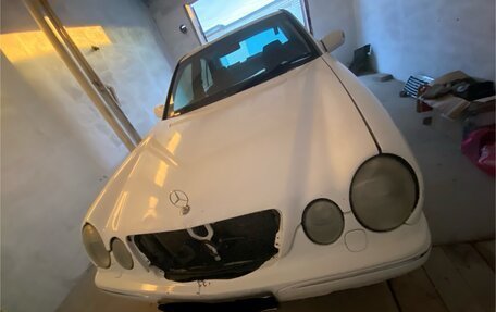 Mercedes-Benz E-Класс, 1999 год, 350 000 рублей, 4 фотография